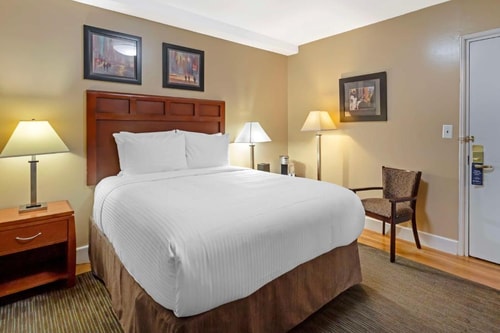 Queen Room Near Dapper Barbershop NYC 3 Luxury Bookings