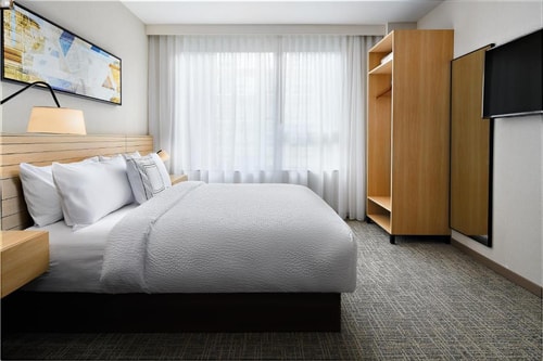 Queen Studio Near Mc Caffrey Playground NYC 2 Luxury Bookings