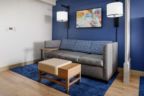 King Room Near Planet Fitness ORL 3 Luxury Bookings