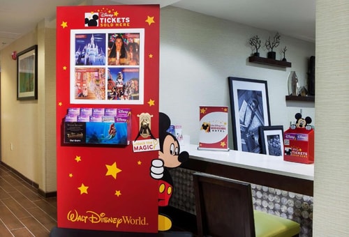 Queen Room Near Lake Ruby ORL 9 Luxury Bookings