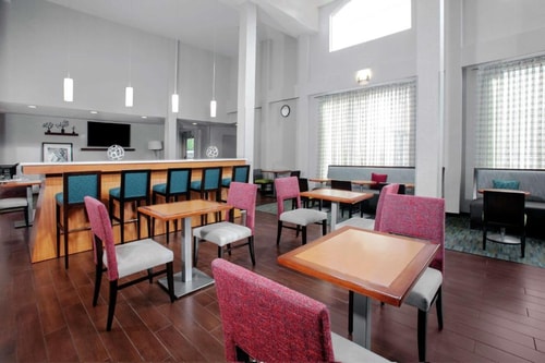 Queen Room Near Lake Ruby ORL 6 Luxury Bookings