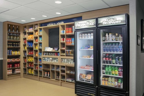 Queen Room Near Lake Ruby ORL 8 Luxury Bookings