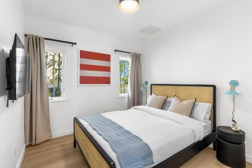 Queen Studio Near Venice Skills Center LA 2 Luxury Bookings