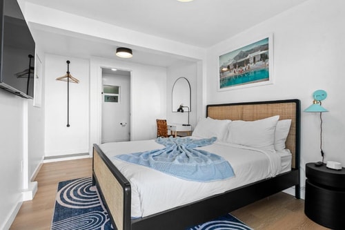 Queen Studio Near Venice Skills Center LA Luxury Bookings