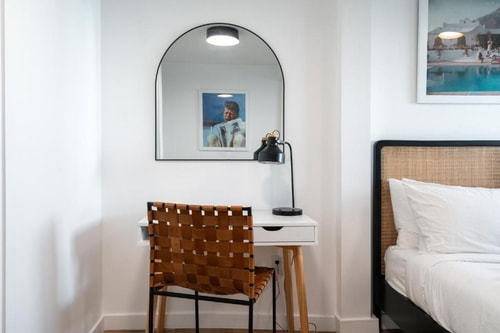 Queen Studio Near Venice Skills Center LA 1 Luxury Bookings