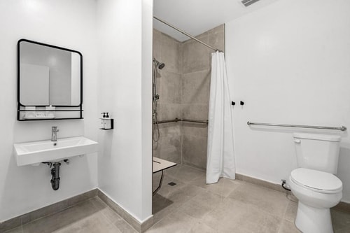 Queen Studio Near Venice Skills Center LA 6 Luxury Bookings