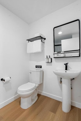 Queen Studio Near Venice Skills Center LA 10 Luxury Bookings