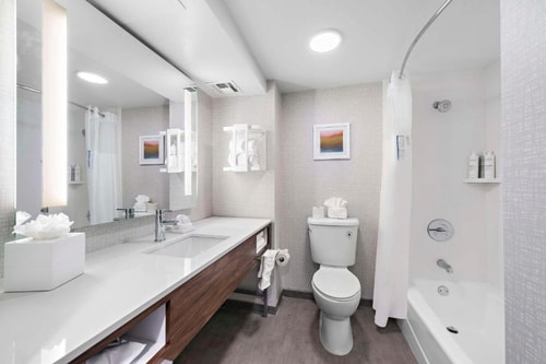 King Room Near York Elementary School LA 2 Luxury Bookings