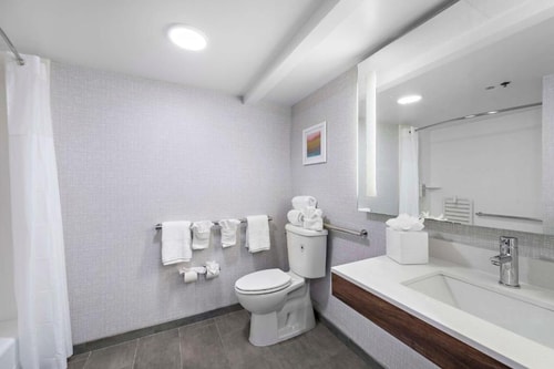 King Room Near York Elementary School LA 3 Luxury Bookings