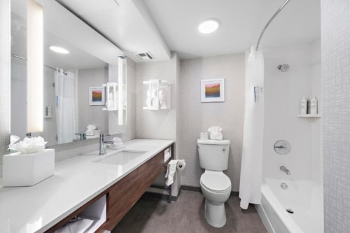 King Room Near York Elementary School LA 5 Luxury Bookings