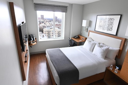 standard Queen Room Near Mitchel Square NYC 1 Luxury Bookings