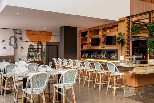 Deluxe King Near Gemmys Gourmet Restaurant LA 7 Luxury Bookings