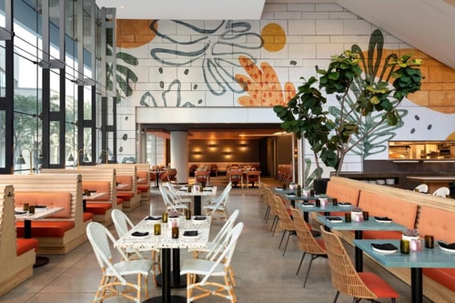 Deluxe King Near Gemmys Gourmet Restaurant LA 10 Luxury Bookings