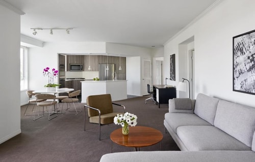 One Bedroom Suite Near Cold well Banker LA 2 Luxury Bookings