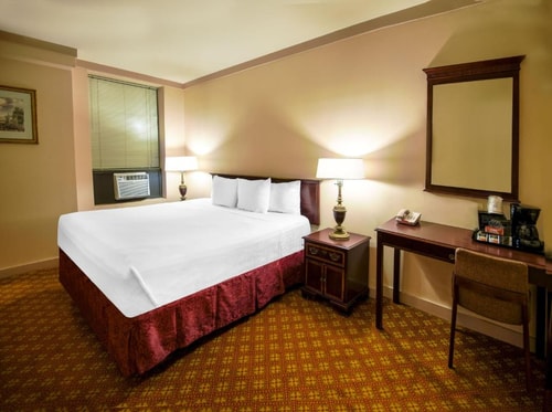 Bronze One King Bed Near Duane Reade NYC 1 Luxury Bookings