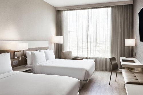 Guest room Near Good Life Physical Medicine LA Luxury Bookings