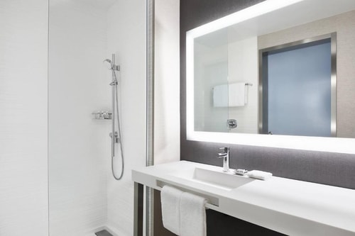 Guest room Near Good Life Physical Medicine LA 1 Luxury Bookings