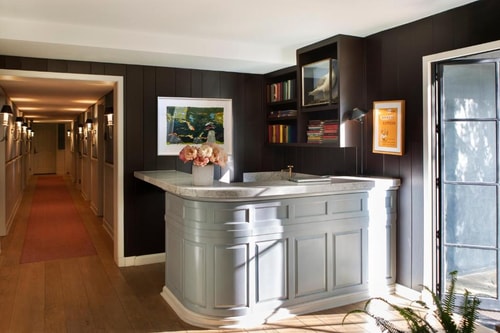 Deluxe King Room Near The Desmond Condominiums LA 7 Luxury Bookings