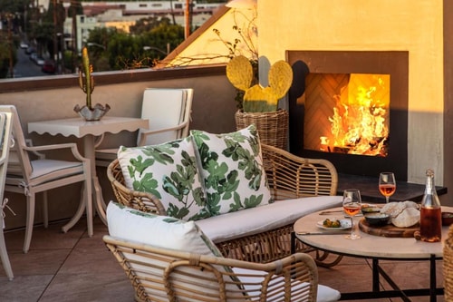 Deluxe King Room Near The Desmond Condominiums LA 13 Luxury Bookings