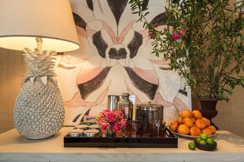 Deluxe King Room Near The Desmond Condominiums LA 5 Luxury Bookings