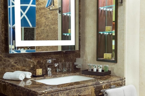 Deluxe Room Near LIFE Pharmacy - Life Mayfair 5 Luxury Bookings