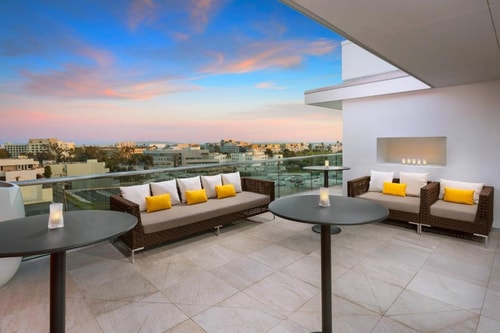 King Room Near Original Muscle Beach LA 8 Luxury Bookings