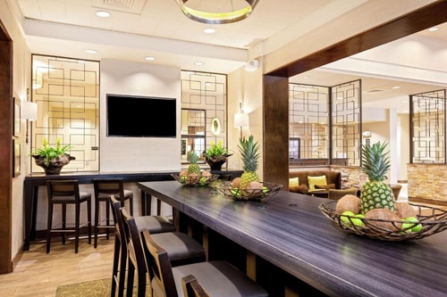 King Room Near Dog Day Afternoon ORL 8 Luxury Bookings