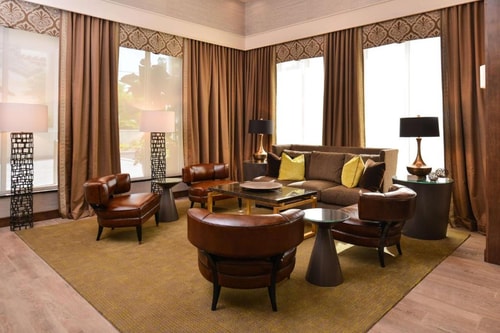 King Room Near Dog Day Afternoon ORL 5 Luxury Bookings
