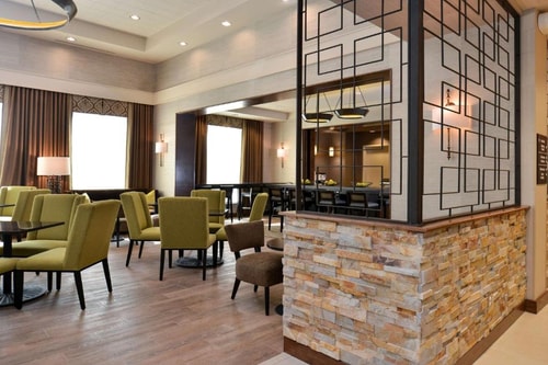 King Room Near Dog Day Afternoon ORL 6 Luxury Bookings