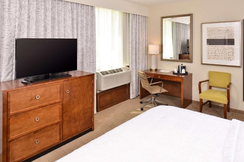 King Room Near Dog Day Afternoon ORL 1 Luxury Bookings