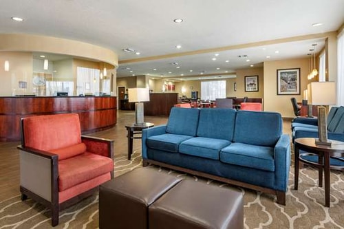 King Suite Near Regal Marine Industries ORL 4 Luxury Bookings
