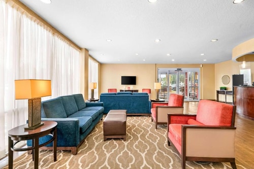 King Suite Near Regal Marine Industries ORL 5 Luxury Bookings