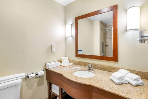 King Suite Near Regal Marine Industries ORL 3 Luxury Bookings