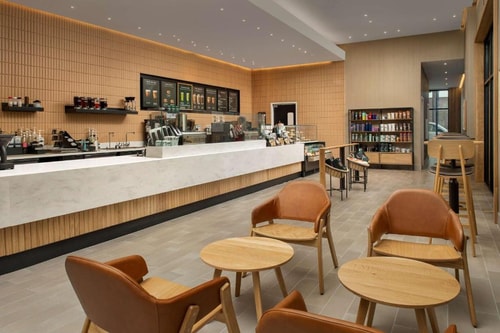 King Room Near Dorough R Lee ORL 6 Luxury Bookings