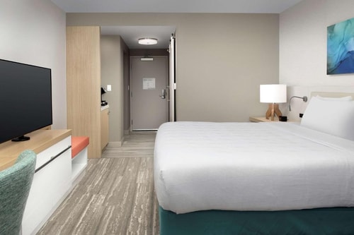 King Room Near Dorough R Lee ORL 1 Luxury Bookings