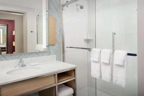 King Room Near Dorough R Lee ORL 3 Luxury Bookings