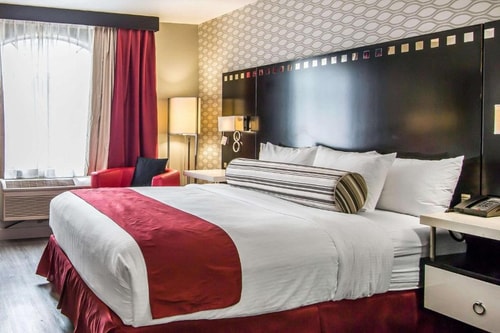 Standard Room Near Lake Hollywood Park LA Luxury Bookings