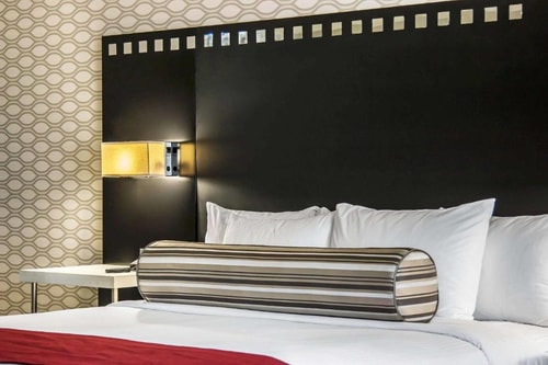 Standard Room Near Lake Hollywood Park LA 1 Luxury Bookings