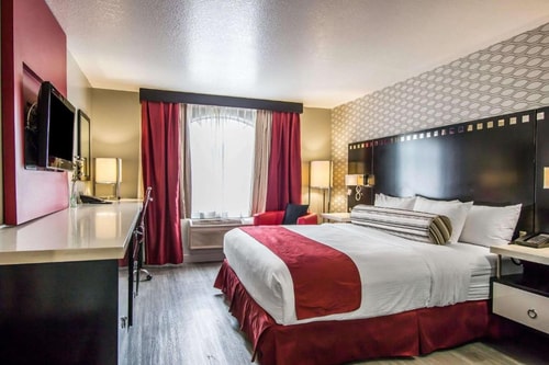Standard Room Near Lake Hollywood Park LA 3 Luxury Bookings