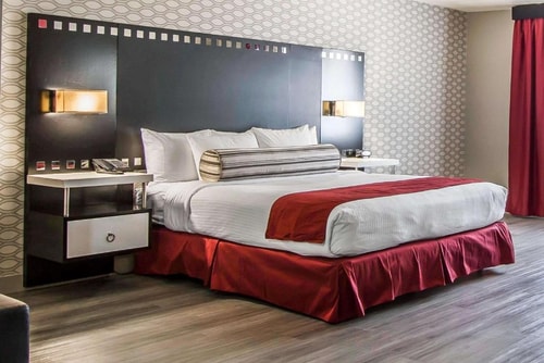 Standard Room Near Lake Hollywood Park LA 2 Luxury Bookings