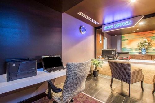 Standard Room Near Lake Hollywood Park LA 12 Luxury Bookings