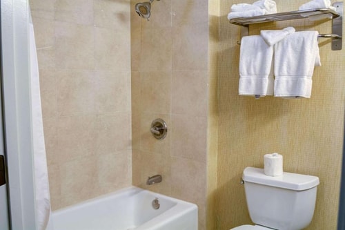 Standard Room Near Lake Hollywood Park LA 6 Luxury Bookings