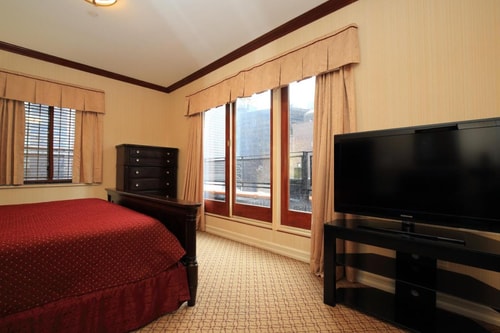 Queen Studio Near Father Duffy Square NYC 5 Luxury Bookings