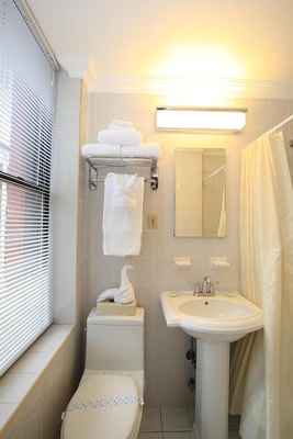 Queen Studio Near Father Duffy Square NYC 11 Luxury Bookings