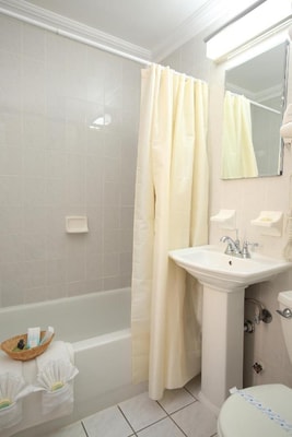 Queen Studio Near Father Duffy Square NYC 10 Luxury Bookings