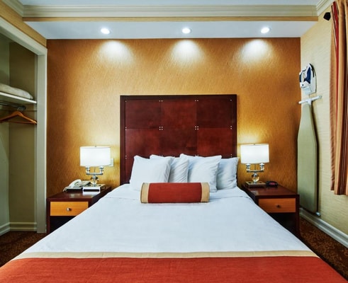 Queen Studio Near Father Duffy Square NYC 1 Luxury Bookings