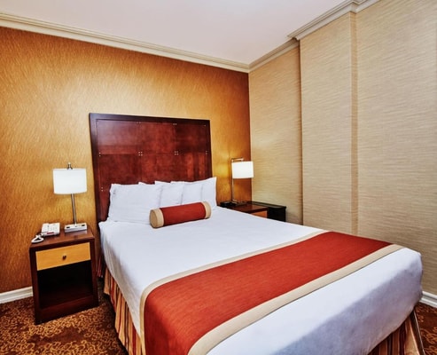 Queen Studio Near Father Duffy Square NYC 3 Luxury Bookings