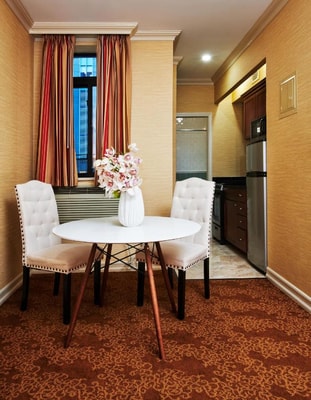 Queen Studio Near Father Duffy Square NYC 6 Luxury Bookings