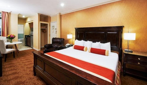 Queen Studio Near Father Duffy Square NYC 2 Luxury Bookings