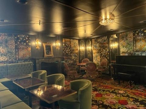 Junior Suite Near Los Angeles County Fire Dept LA 3 Luxury Bookings